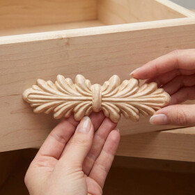 Eck-Ornamente aus Holz zur Verzierung antiker Möbel