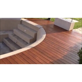 Fußbodenstreichbürste für Terrassendielen