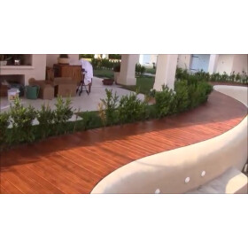 Fußbodenstreichbürste für Terrassendielen